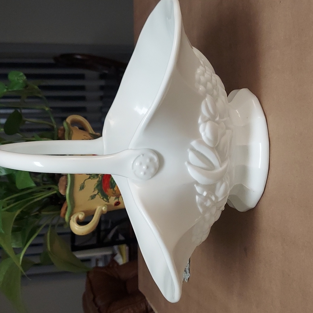 Fruit Bowl with Handle